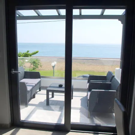 Attic Apartahotel 3*
