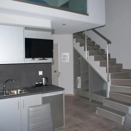 Attic Apartahotel